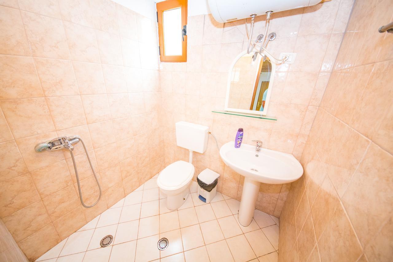 Isi Rooms Vlore Bilik gambar